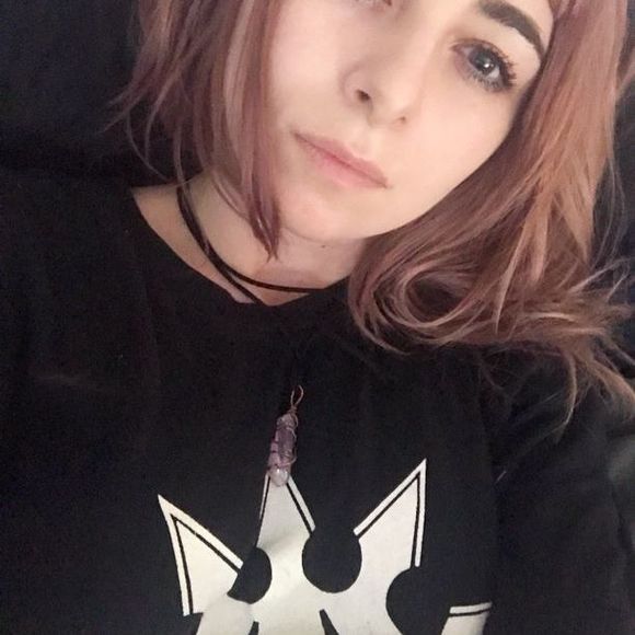 Meet your Posher, Alisia - Picture 1 of 1